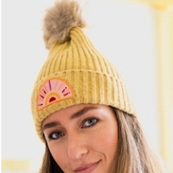 NWT Virginia Wolf - The Sunray Beanie With Removable Button Down Pom Top NIP - Picture 1 of 15